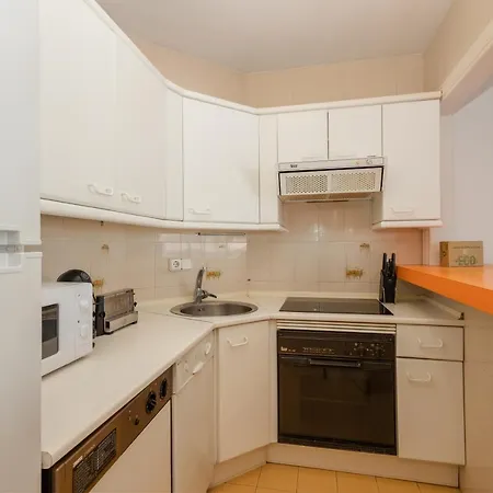 Apartment Vacation With Private Parking In Puerto Banus Marbella