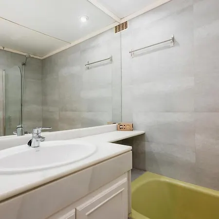 Apartment Vacation With Private Parking In Puerto Banus