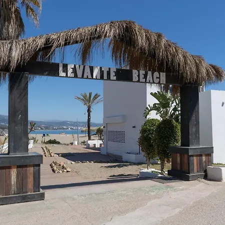 Vacation With Private Parking In Puerto Banus Apartment