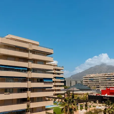 Apartment Vacation With Private Parking In Puerto Banus *